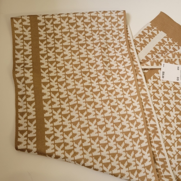 NWT $58 Michael Kors MK Camel & Cream Logo Signature Stripe Scarf - Picture 4 of 6